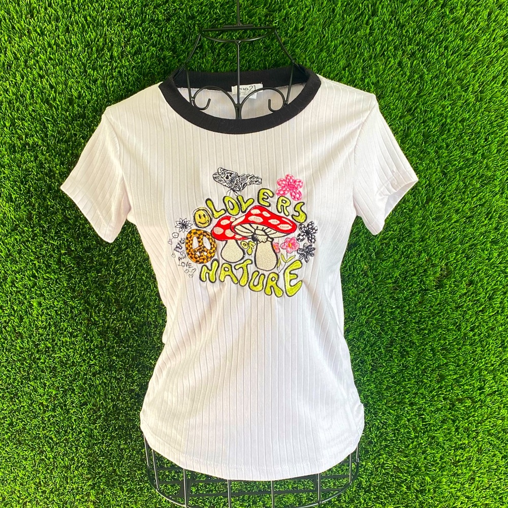 Rue 21 fitted cropped shirt brand new worn once.